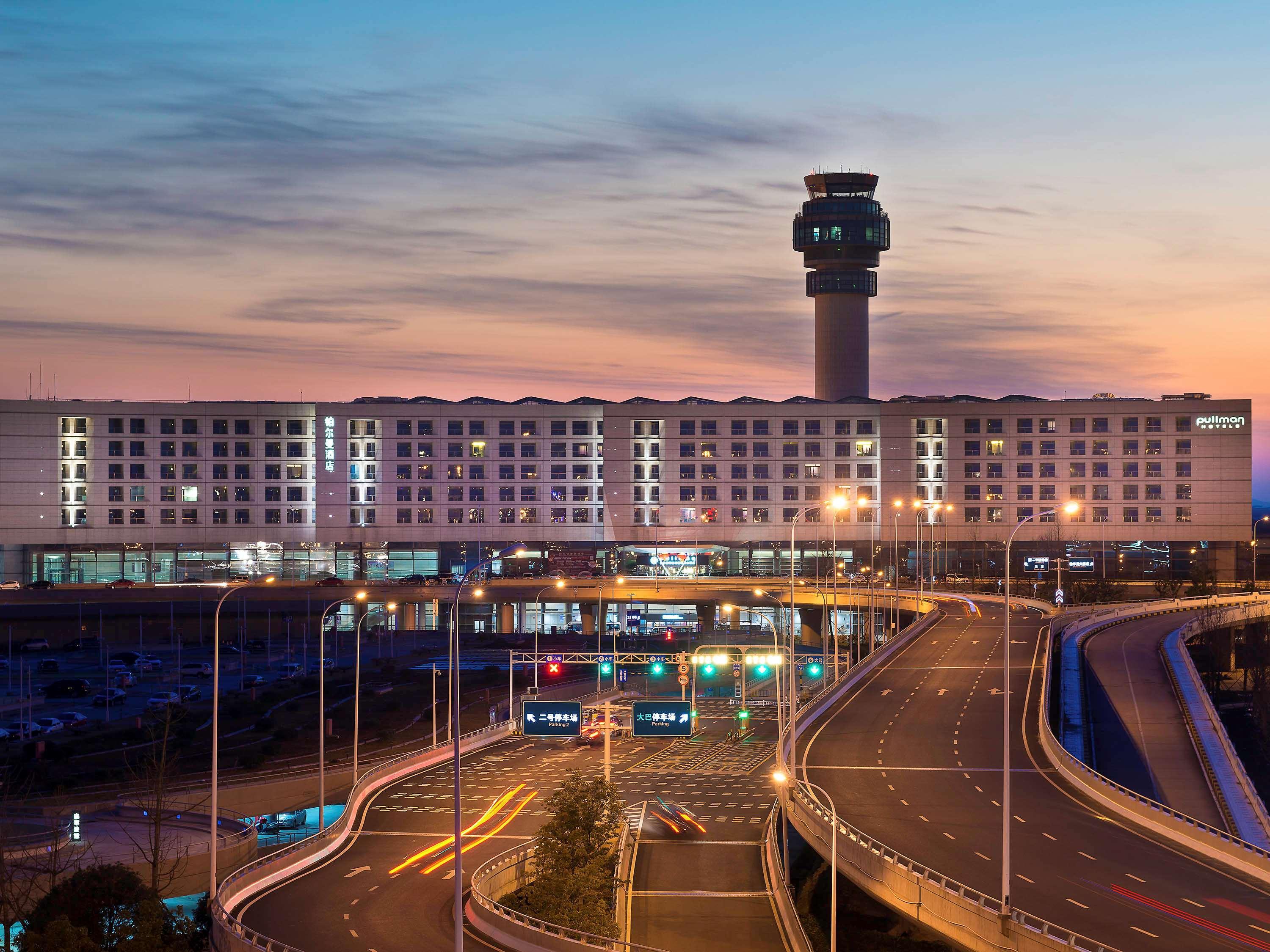 Отель Pullman Nanjing Lukou Airport Экстерьер фото